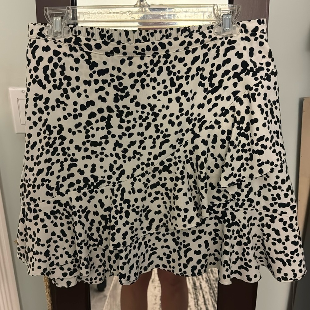 Large Originality ruffled mini skirt. Like new